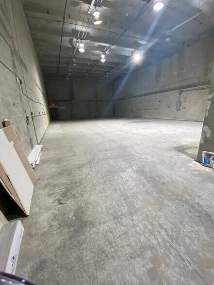 More Photos Of 2300-2350 NW 102nd Pl, Doral Warehouse For Lease