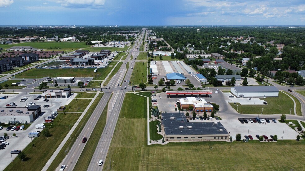 More Photos Of 1155 40th Ave S, Grand Forks Sports And Entertainment For Sale