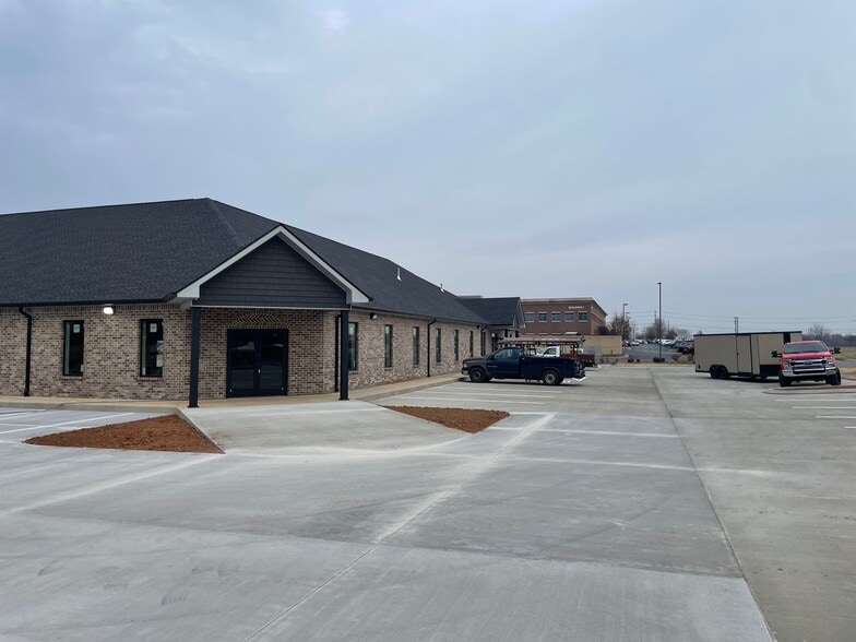 More Photos Of 156 Chesapeake Ln, Clarksville Office For Lease