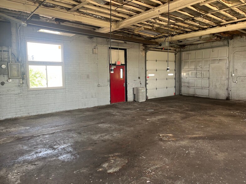 More Photos Of 27206 Groesbeck Hwy, Roseville Industrial For Sale