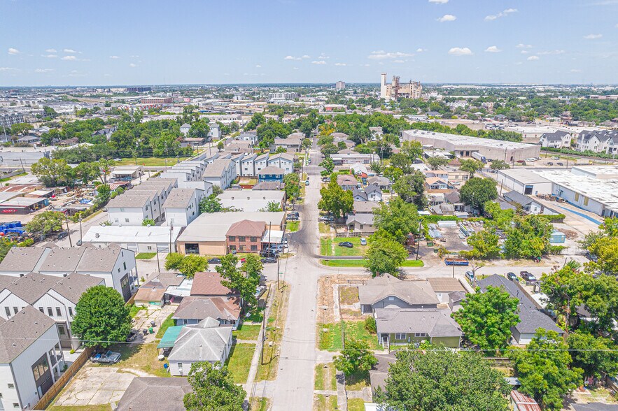 More Photos Of 1714 Hussion St, Houston Industrial For Sale