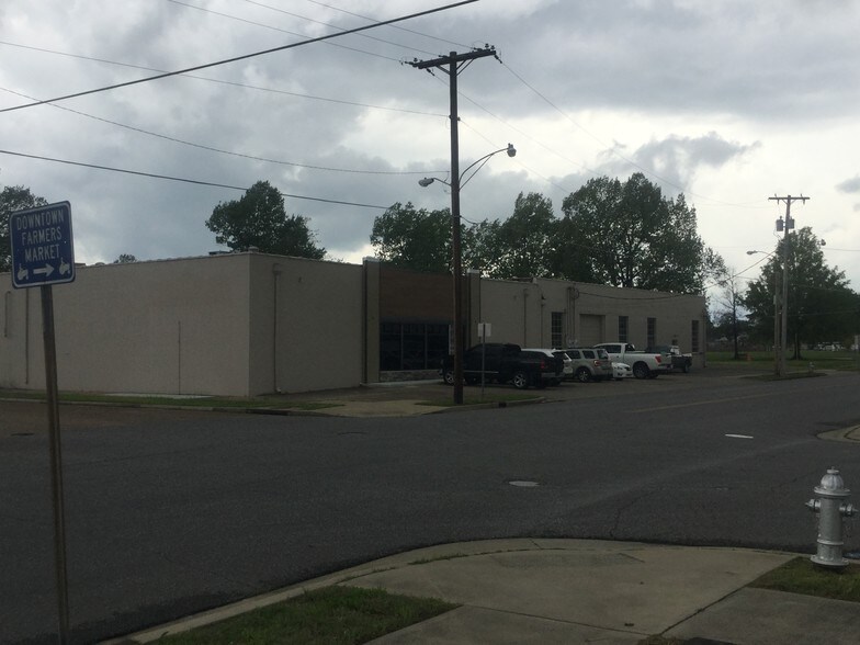 More Photos Of 303 N 13th St, Paducah Light Distribution For Lease