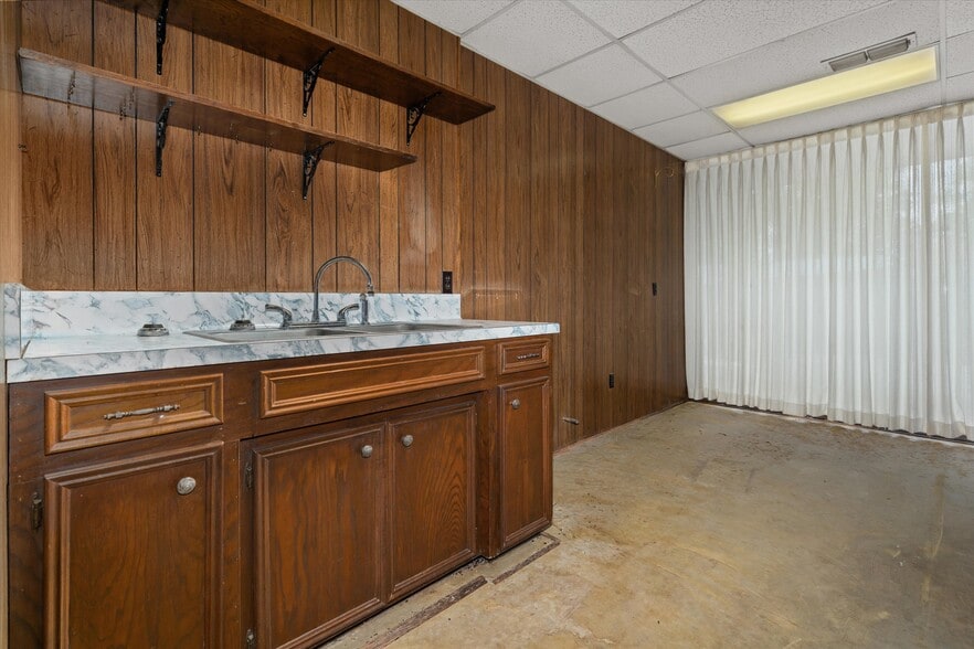 More Photos Of 1528 Nnw Loop 323, Tyler Office For Sale