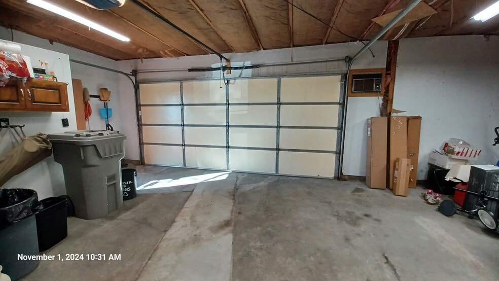 More Photos Of 822-826 S 4th St, Clinton Office For Sale
