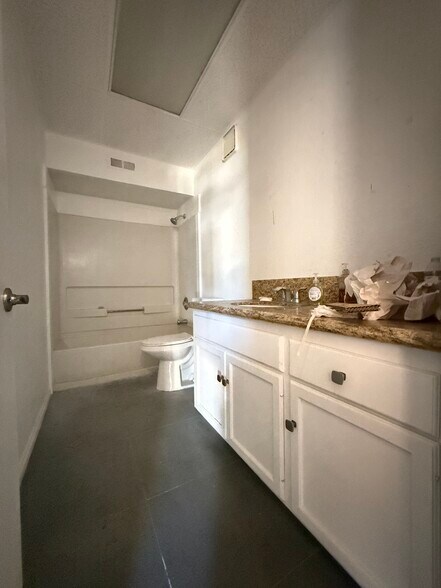 More Photos Of 5731 Palmer Way, Carlsbad Research And Development For Lease
