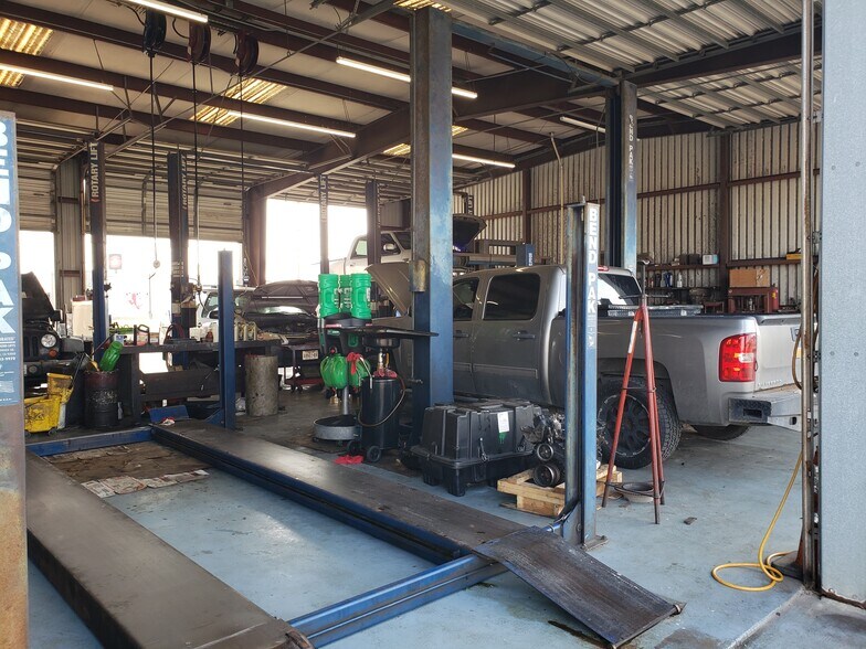 More Photos Of 200 Daniel Moore St, Portland Auto Repair For Sale