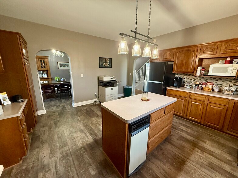 More Photos Of 403 George St, Aurora Office For Sale