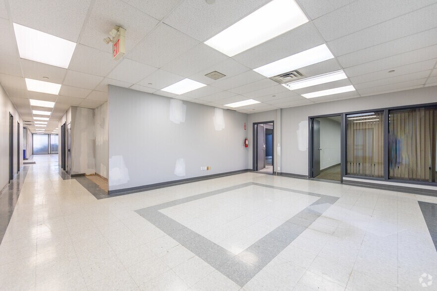 More Photos Of 1075 Clark Blvd, Brampton Warehouse For Lease