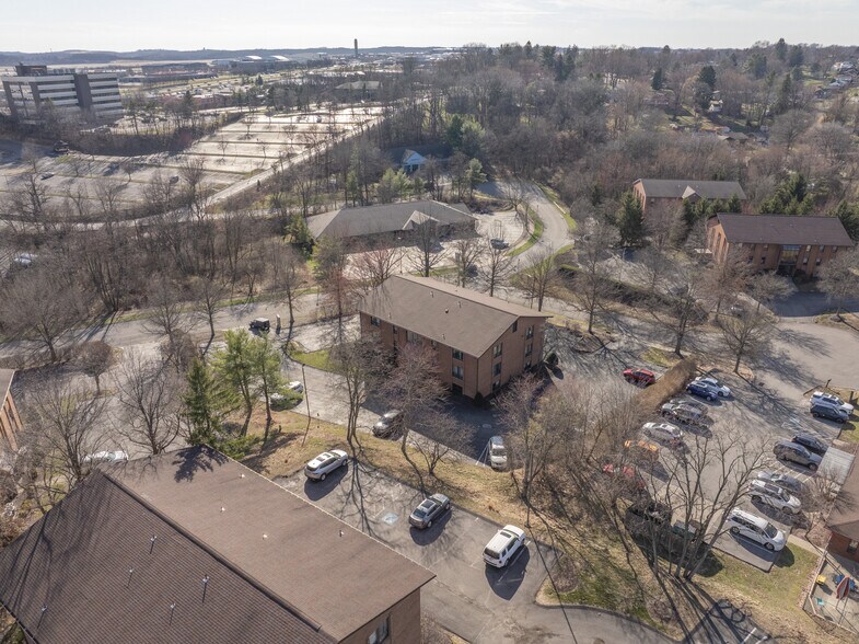 More Photos Of 600 Commerce Dr, Coraopolis Office Residential For Lease