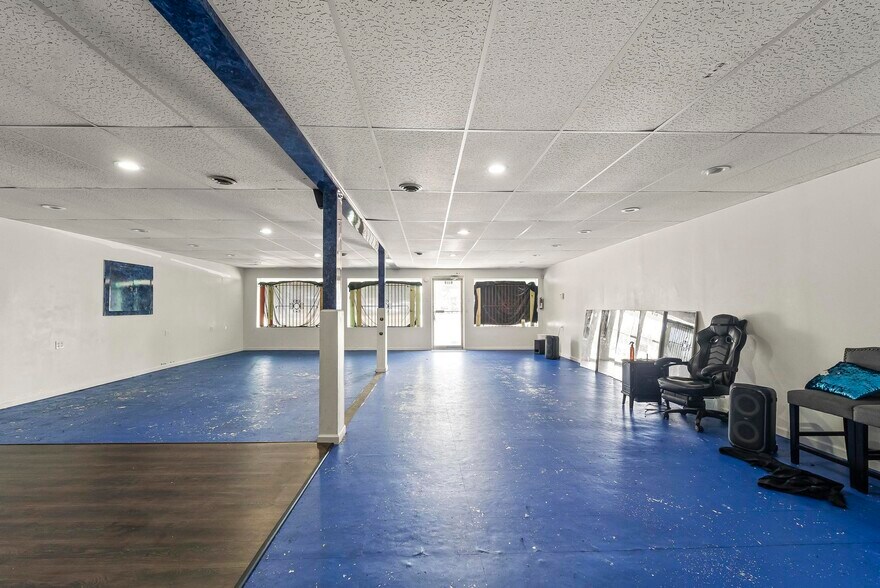 More Photos Of 909-911 Milton Rd, Alton Flex For Sale