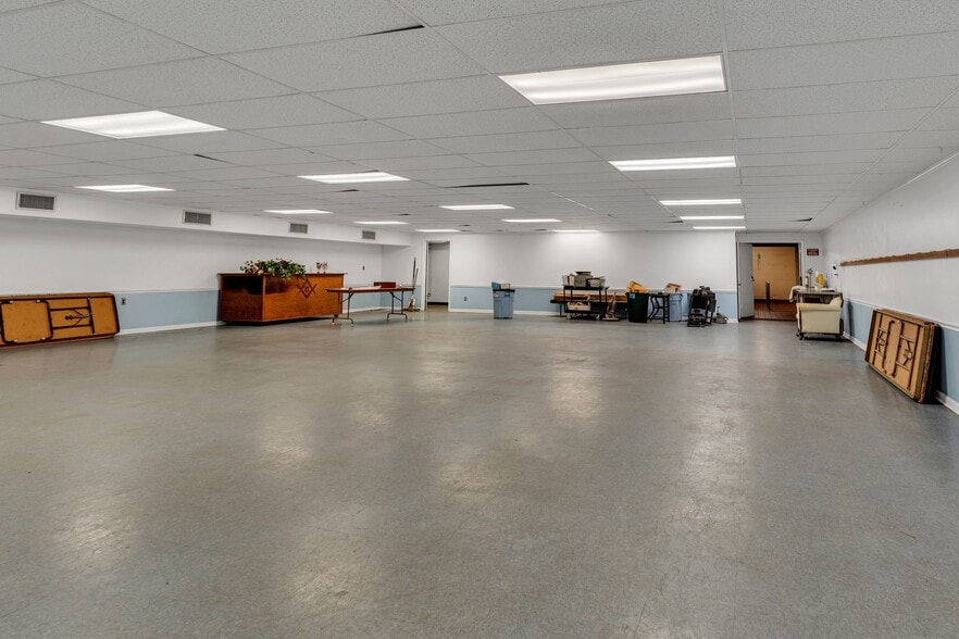 More Photos Of 210 Woodruff St, Madison Specialty For Sale