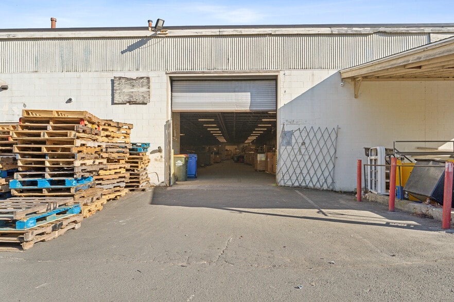 More Photos Of 122 Avenue of Industry, Waterbury Distribution For Sale