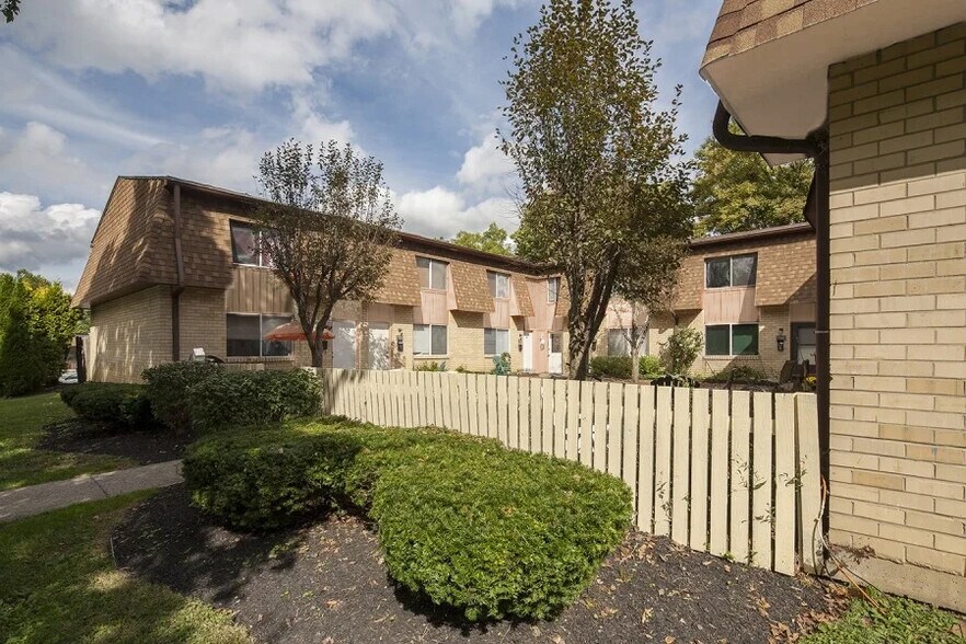 More Photos Of 7270-7292 Broadwyn Dr, Reynoldsburg Apartments For Sale