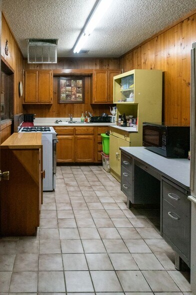 More Photos Of 13110 E 11th St, Tulsa Auto Repair For Sale