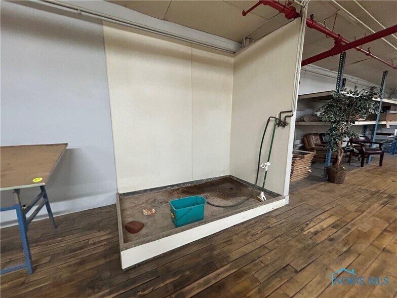 More Photos Of 446 N Wood St, Fremont Warehouse For Sale