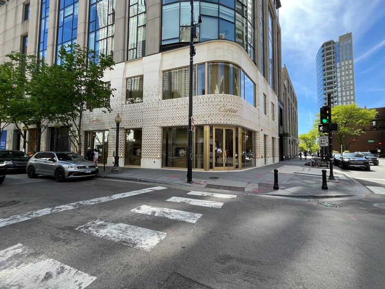 More Photos Of 1-15 E Oak St, Chicago Office For Lease