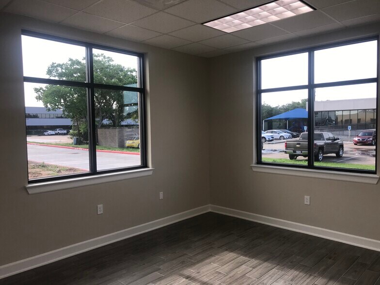 More Photos Of 202 Industrial Blvd, Sugar Land Loft Creative Space For Lease