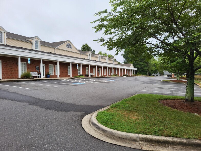 More Photos Of 411 Billingsley Rd, Charlotte Medical For Sale