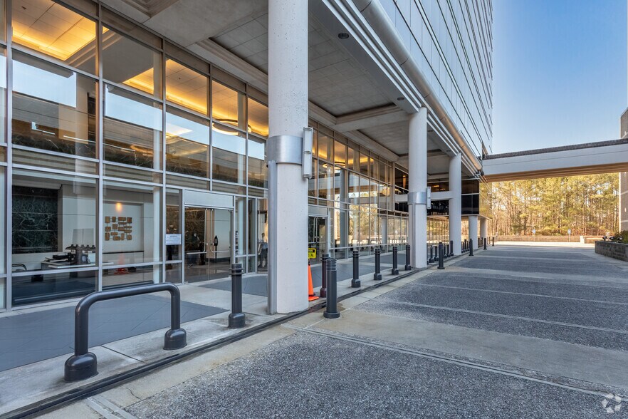 More Photos Of 2000 Riveredge Pky NW, Atlanta Office For Lease
