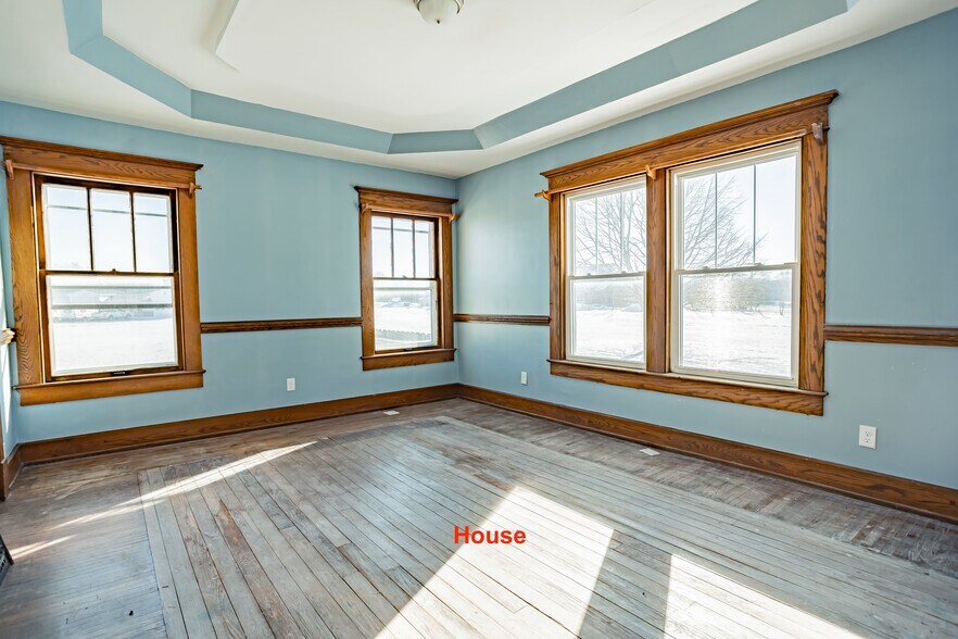 More Photos Of 8758 IN-9, Pendleton Light Manufacturing For Sale