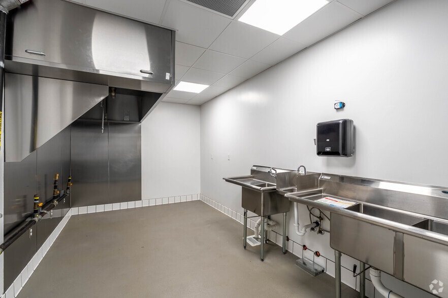 More Photos Of 5600 Roosevelt Way, Seattle Restaurant For Lease
