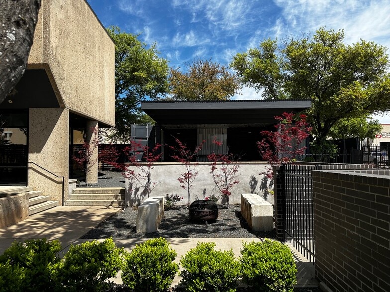 More Photos Of 2214 Braker Ln, Austin Distribution For Lease