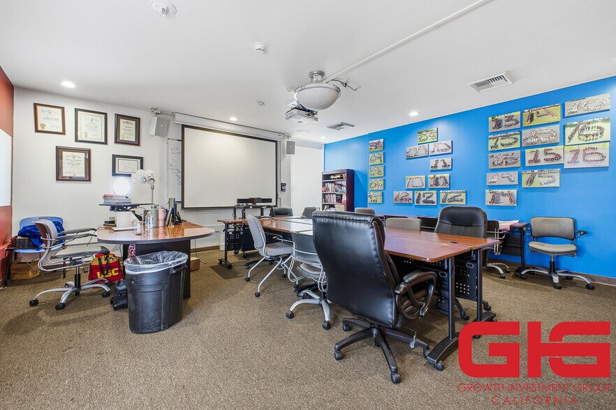 More Photos Of 7330 N Figueroa St, Los Angeles Office For Sale