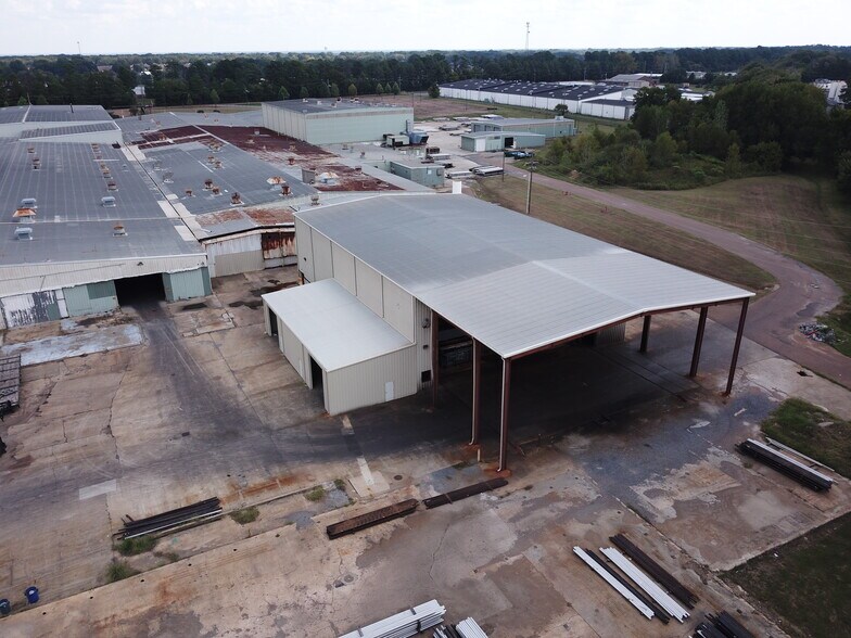 More Photos Of 2785 McCracken Rd, Hernando Manufacturing For Lease