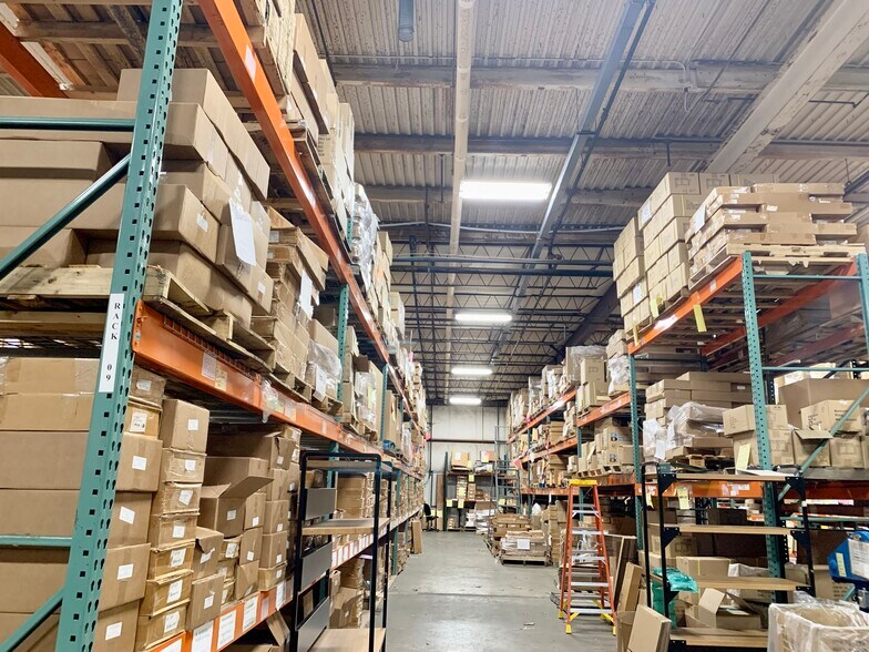 More Photos Of 6125 Lendell Rd, Sanborn Manufacturing For Lease