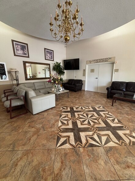 More Photos Of 1900 N Mills Ave, Orlando Medical For Lease