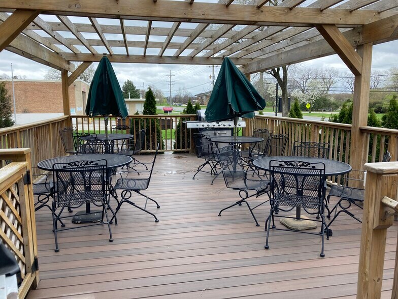 More Photos Of 1209 Lisle Plz, Lisle Bar For Lease