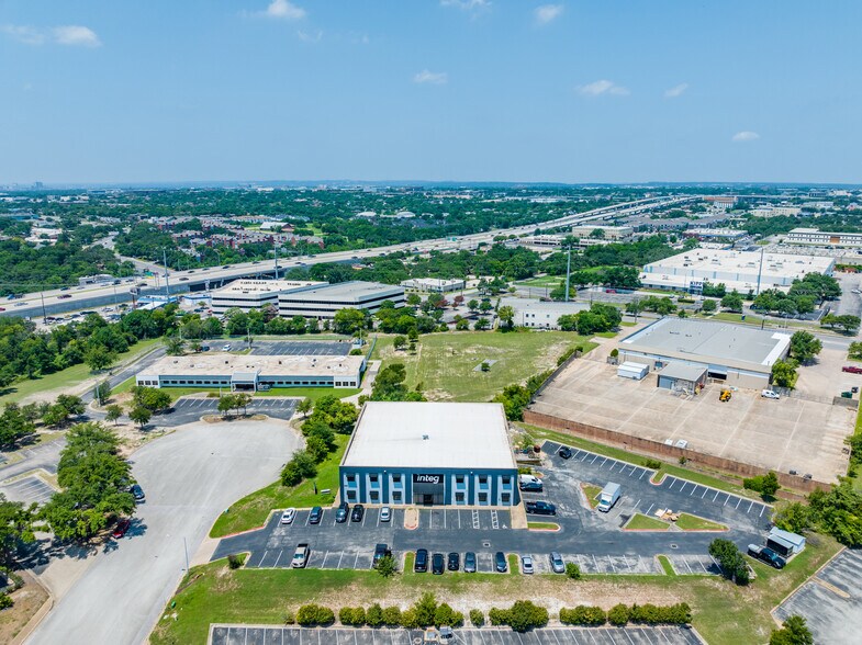 More Photos Of 1606 Headway Cir, Austin Light Manufacturing For Lease