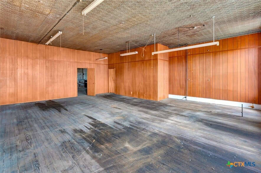 More Photos Of 119 E Main St, Cuero General Retail For Sale