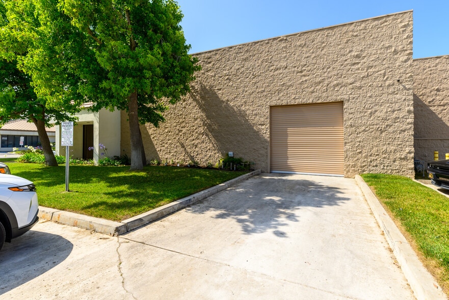 More Photos Of 1595 Walter St, Ventura Warehouse For Lease