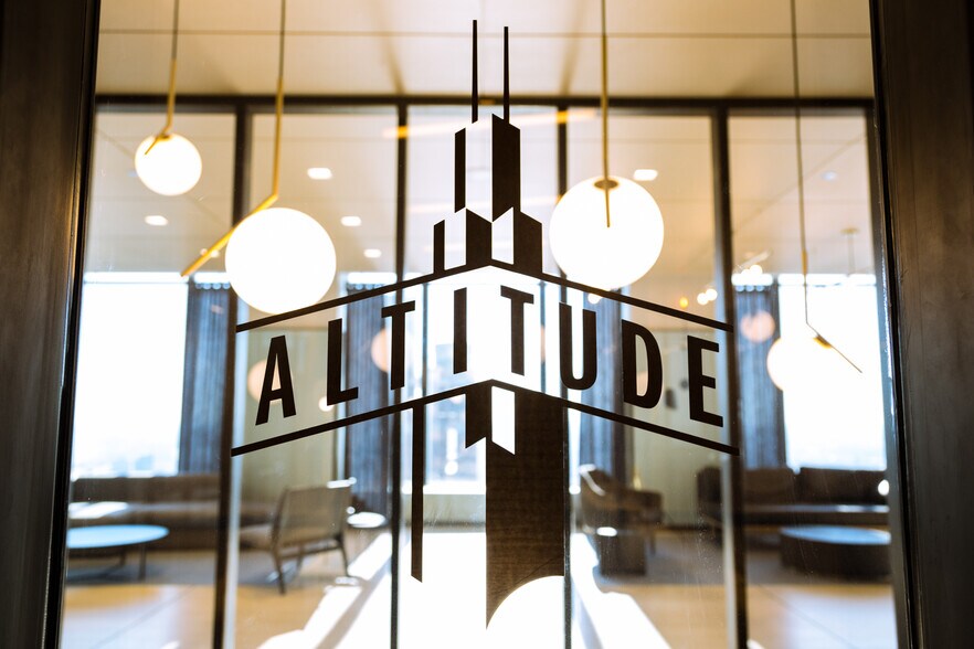 More Photos Of 233 S Wacker Dr, Chicago Coworking Space