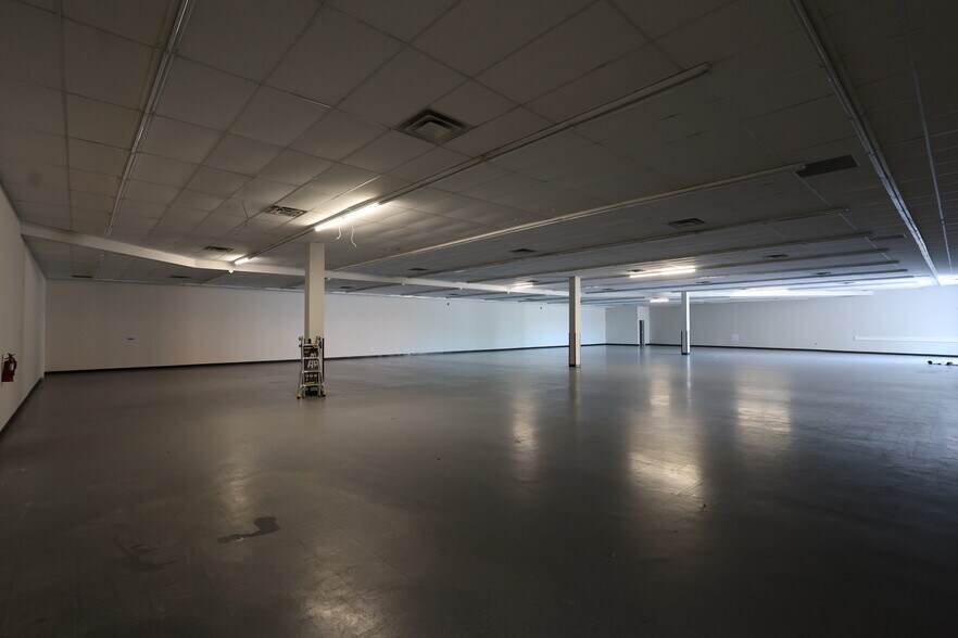 More Photos Of 1725 Dundalk Ave, Baltimore Convenience Store For Lease