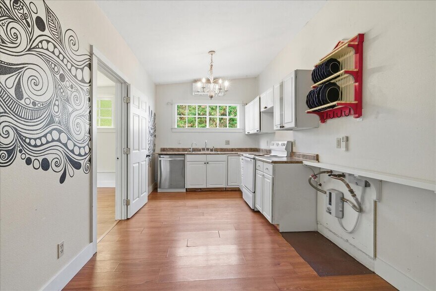 More Photos Of 145 N Market St, Wailuku Storefront Retail Residential For Lease