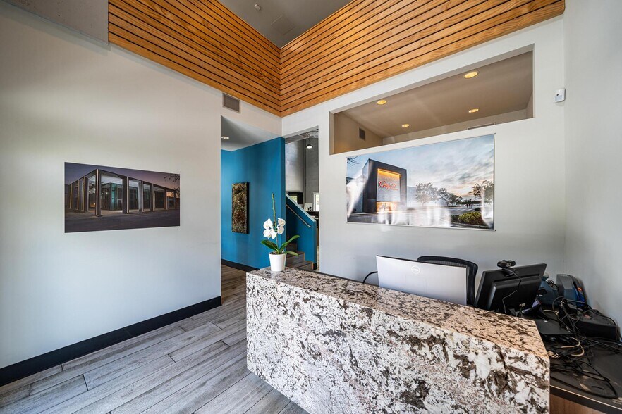 More Photos Of 3305 SW 37th Ave, Miami Office For Sale