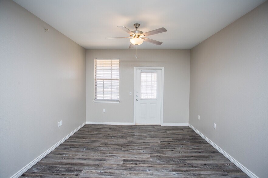 More Photos Of 2627 Oak Dr, Lubbock Apartments For Sale