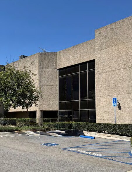 Primary Photo Of 4520 Electronics Pl, Los Angeles Flex For Lease