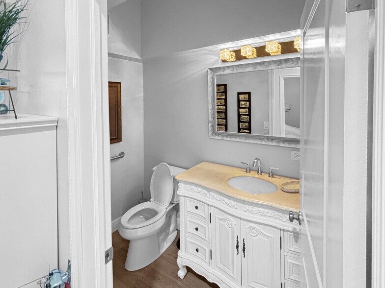 More Photos Of 3366 Stringfellow Rd, Saint James City Office For Sale