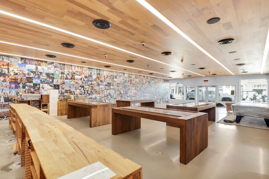 More Photos Of 132 Duval St, Key West Restaurant For Lease