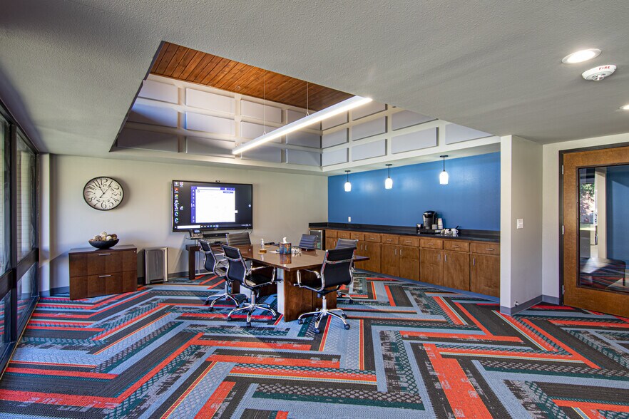 More Photos Of 303 W Calhoun Ave, Temple Office For Sale