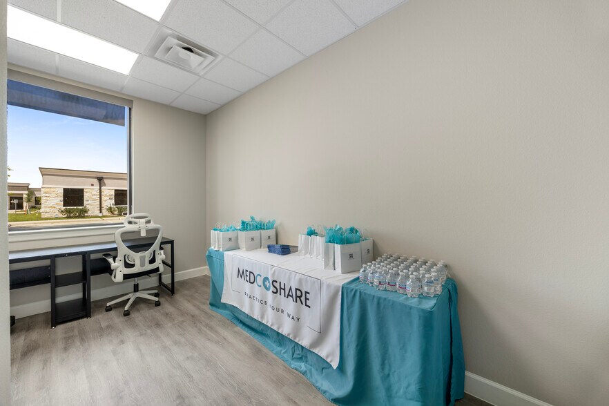 More Photos Of 3129 Kingsley Dr, Pearland Medical For Lease