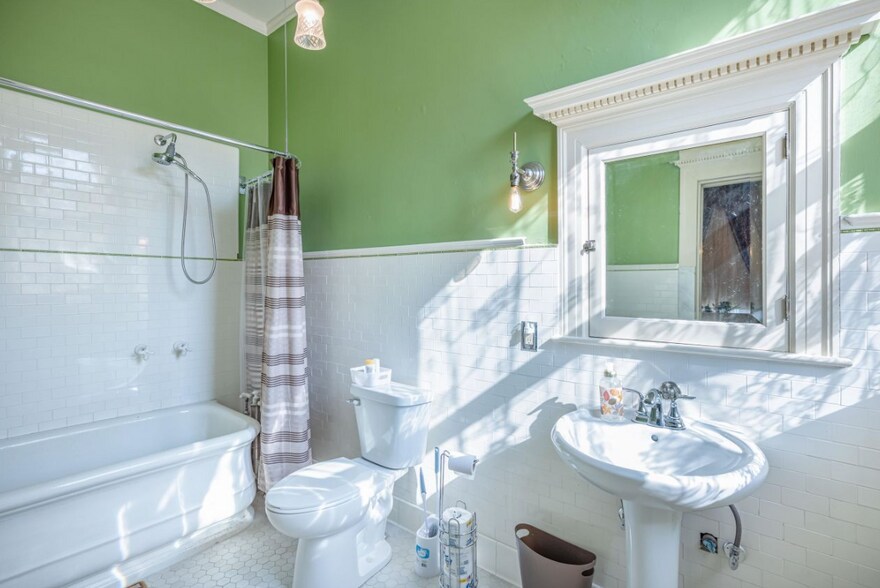 More Photos Of 623 Broadway St, Baraboo Specialty For Sale