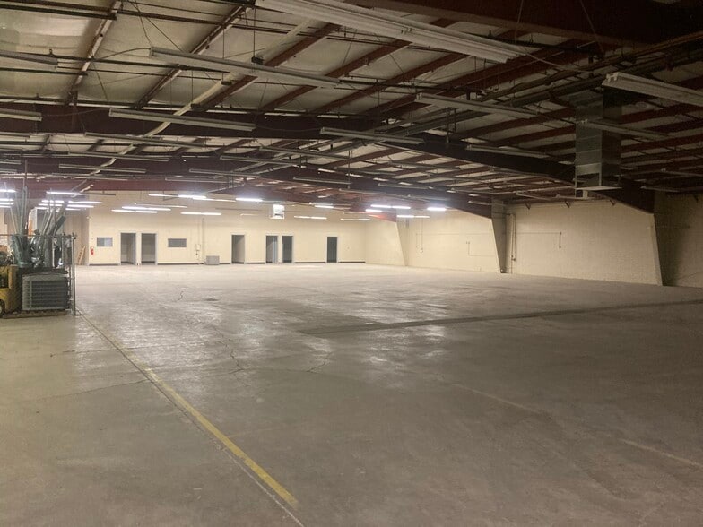 More Photos Of 6900 S Park Ave, Tucson Warehouse For Lease