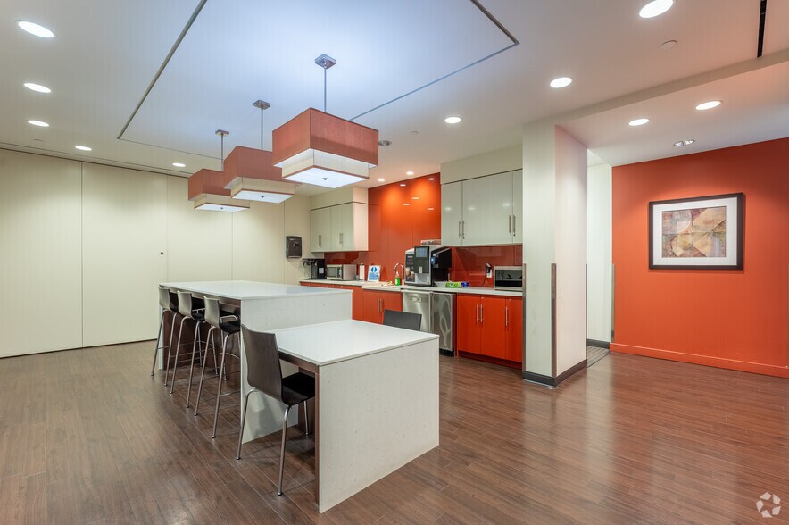 More Photos Of 100 King St W, Toronto Coworking Space