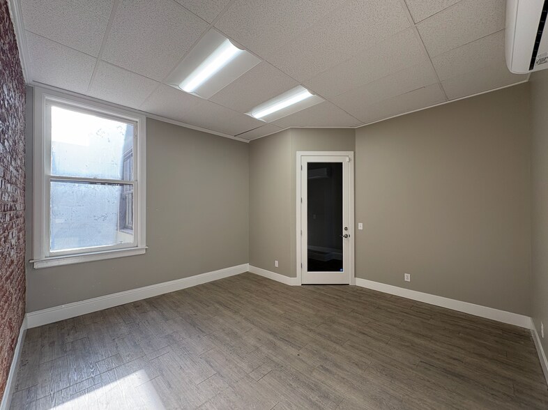 More Photos Of 138-142 S K St, Tulare Storefront Retail Office For Lease