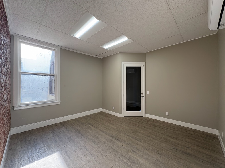 More Photos Of 138-142 S K St, Tulare Storefront Retail Office For Lease