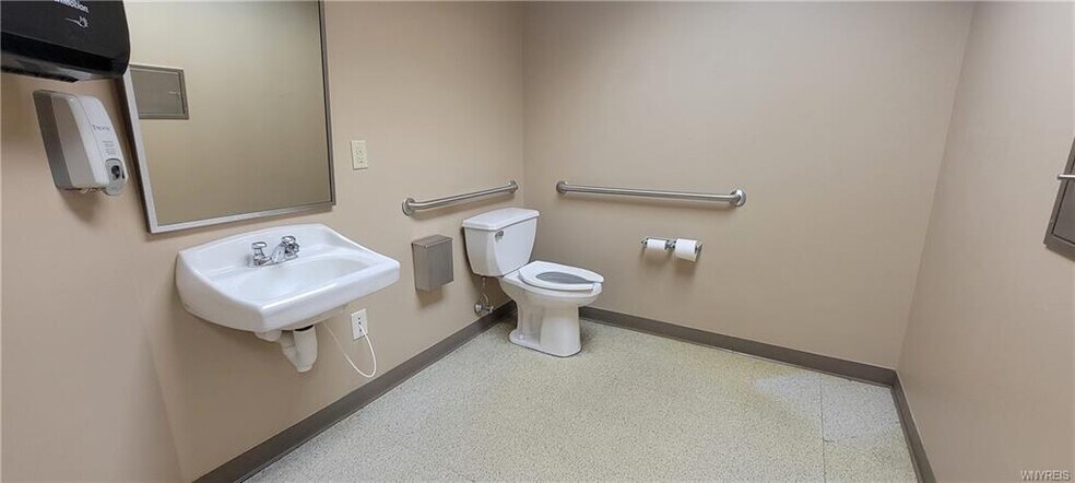 More Photos Of 5879 Snyder Dr, Lockport Medical For Sale